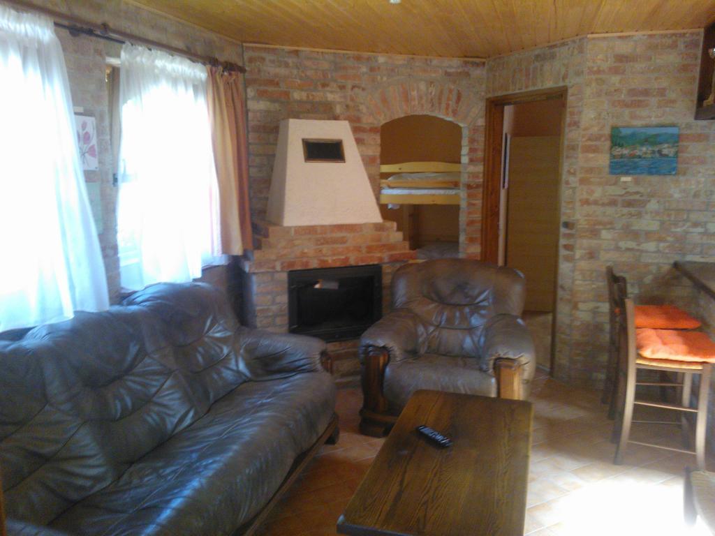 Mediterrán Apartmanház Szántód Exterior foto