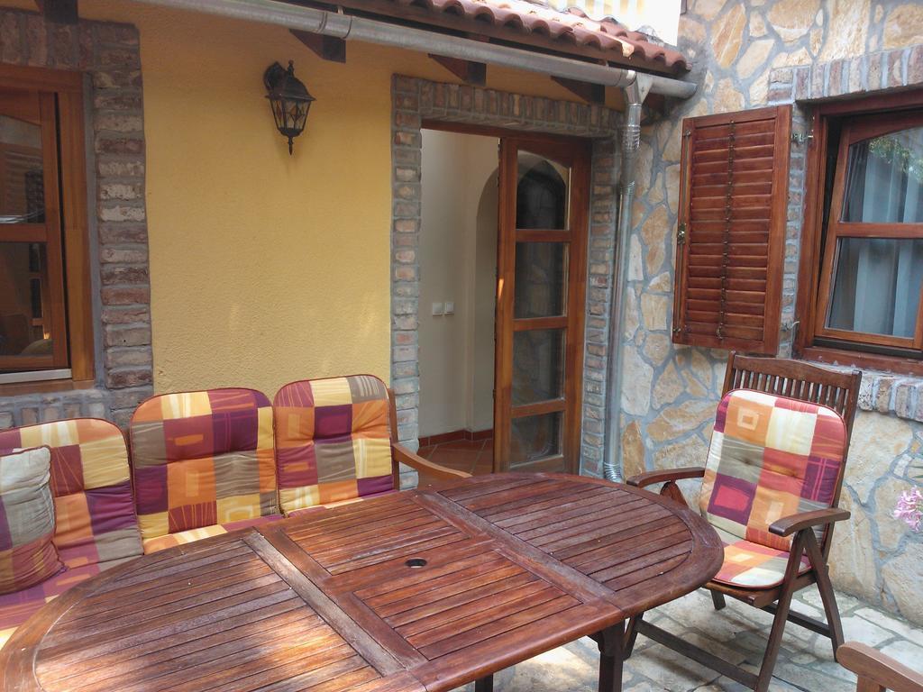 Mediterrán Apartmanház Szántód Exterior foto