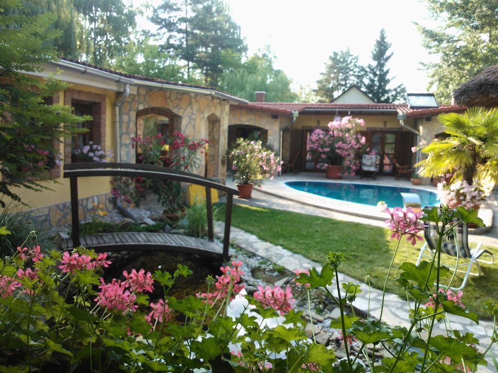 Mediterrán Apartmanház Szántód Exterior foto